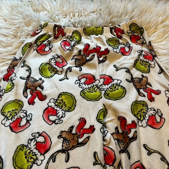 Dr. Seuss Grinch Kids Pajama Set - Red, Green, White - Picture 4 of 8